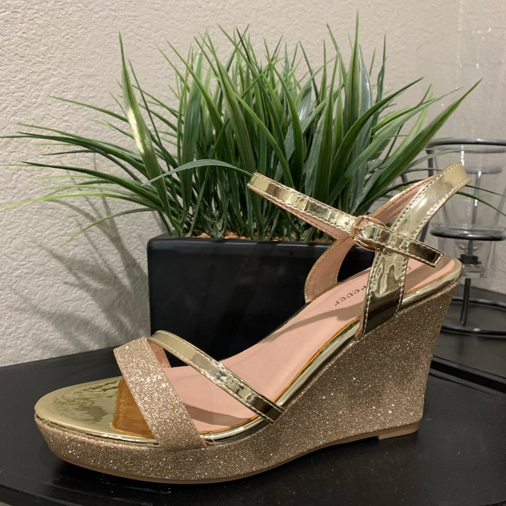 Forever 21 Women’s Glitter Strappy Wedge platform Sandals Sz 7 and 8